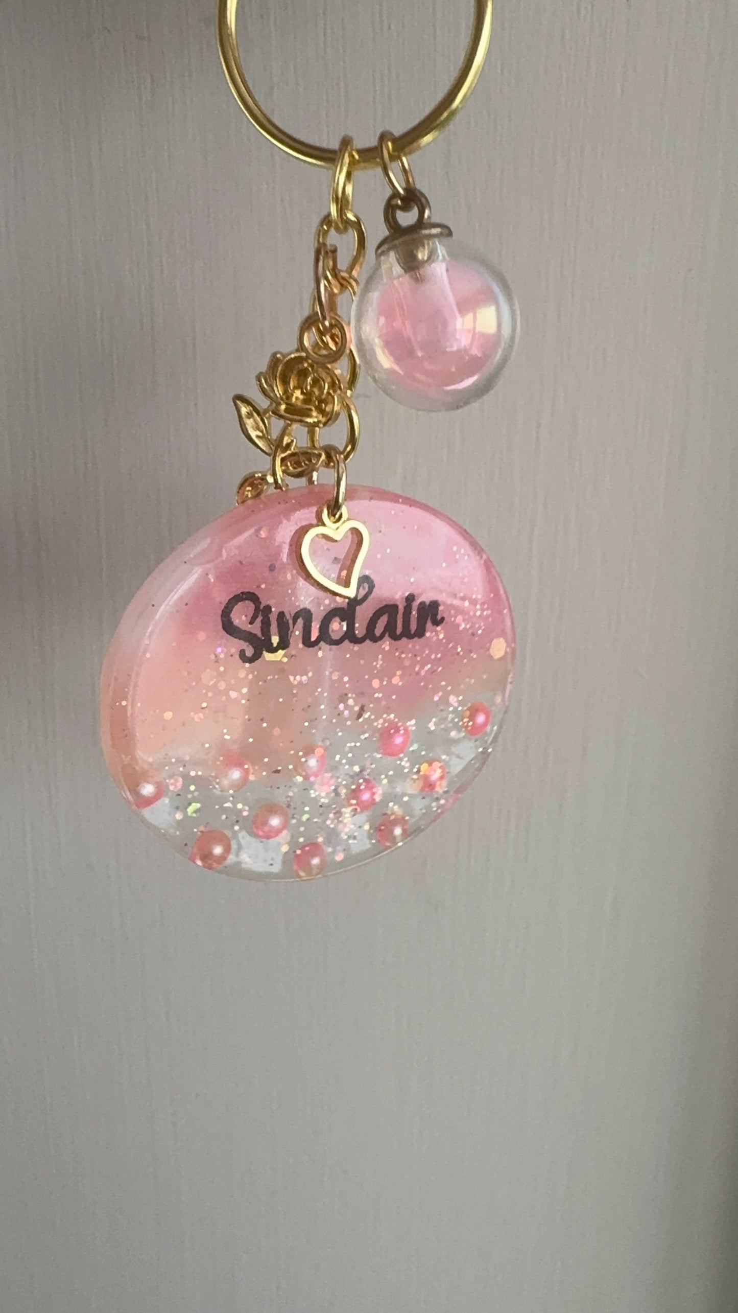 ✨ Personalized Glitter Resin Keycharmy – Custom Name Keycharmy